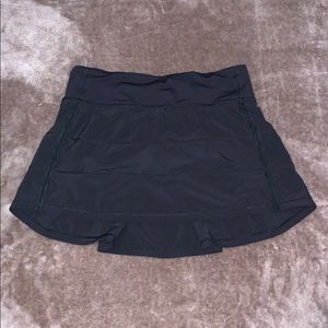 Lululemon Skirt (size 4)